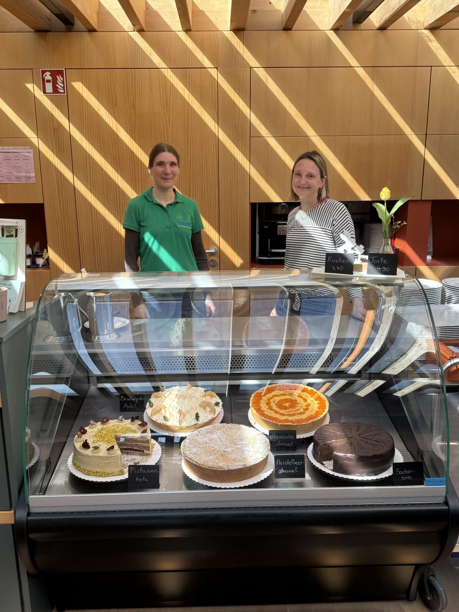 Kuchen und Torte an der Infotheke im Naturschutzzentrum Wilhelmsdorf